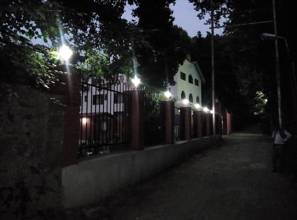 Hotel Grand Jigar Srīnagar Exterior foto